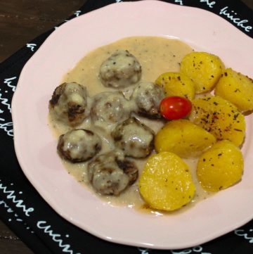 meatballs-and-gravy