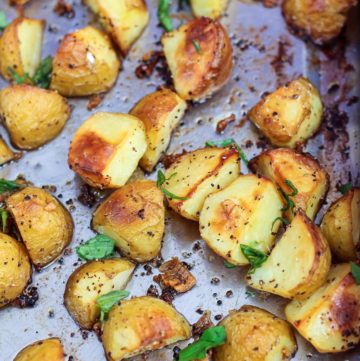 Delicious Garlic Roasted Potatoes