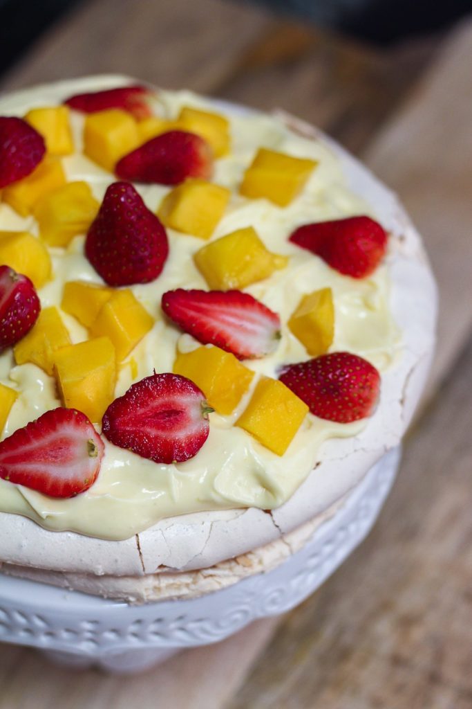 Pavlova With Lemon Curd Cream