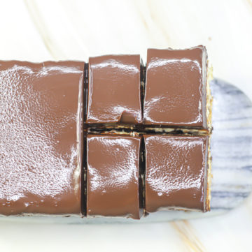 Non-Baked Batik Cake with Chocolate Ganache