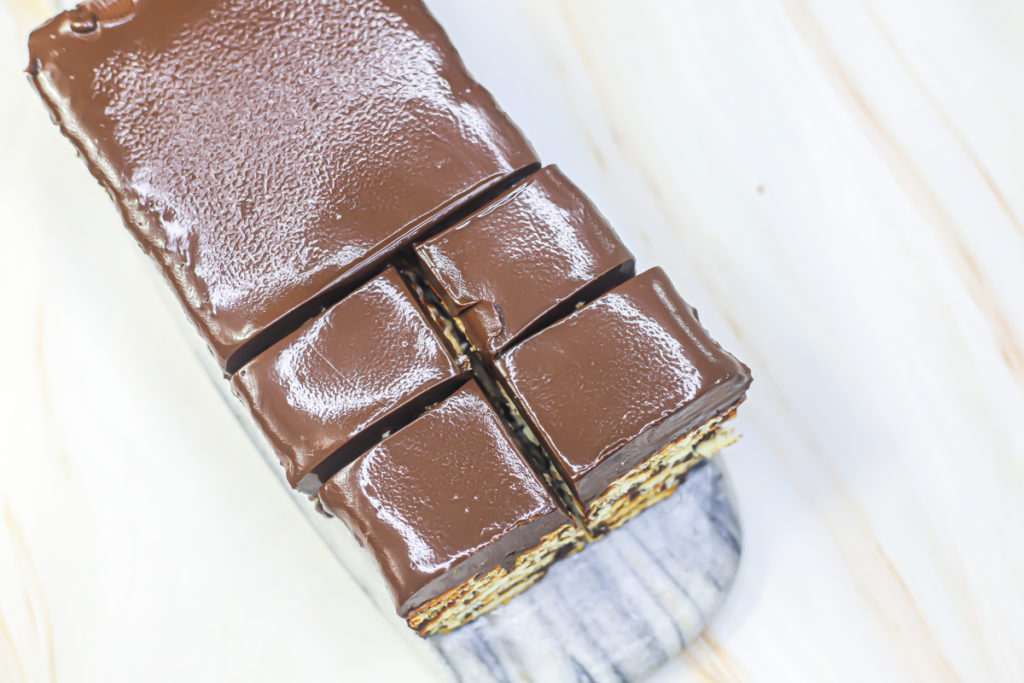 Non-Baked Batik Cake with Chocolate Ganache